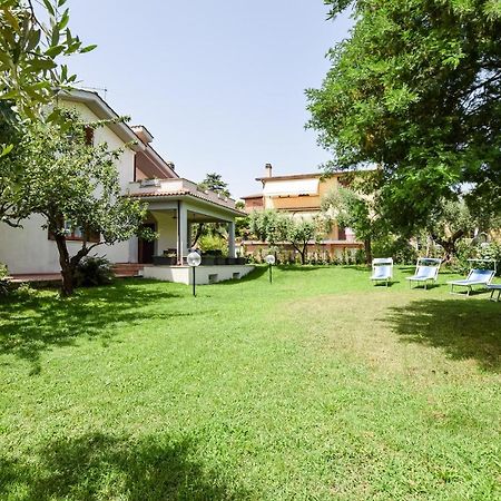 Cozy Home In Anguillara Sabazia With Kitchenette Exterior photo
